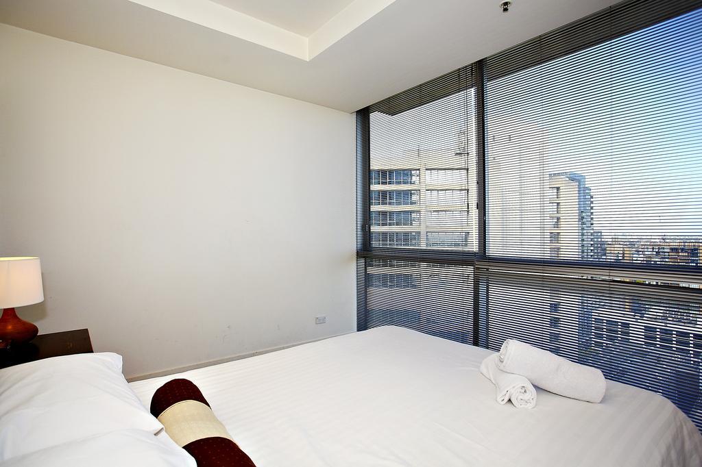 Astra Apartments Melbourne Room photo